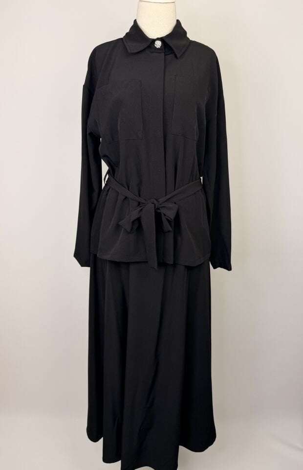 YAKASI TAŞ DÜĞMELİ ETEKLİ TAKIM SİYAH 6723