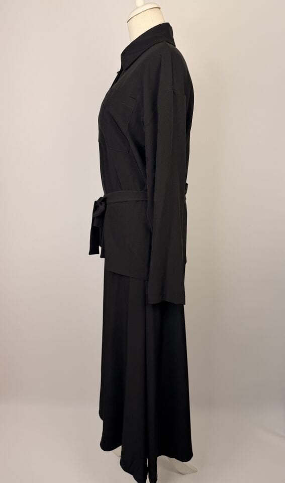 YAKASI TAŞ DÜĞMELİ ETEKLİ TAKIM SİYAH 6723