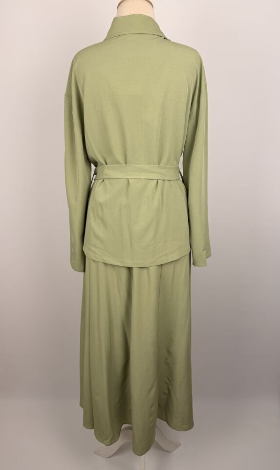 YAKASI TAŞ DÜĞMELİ ETEKLİ TAKIM YEŞİL 6723