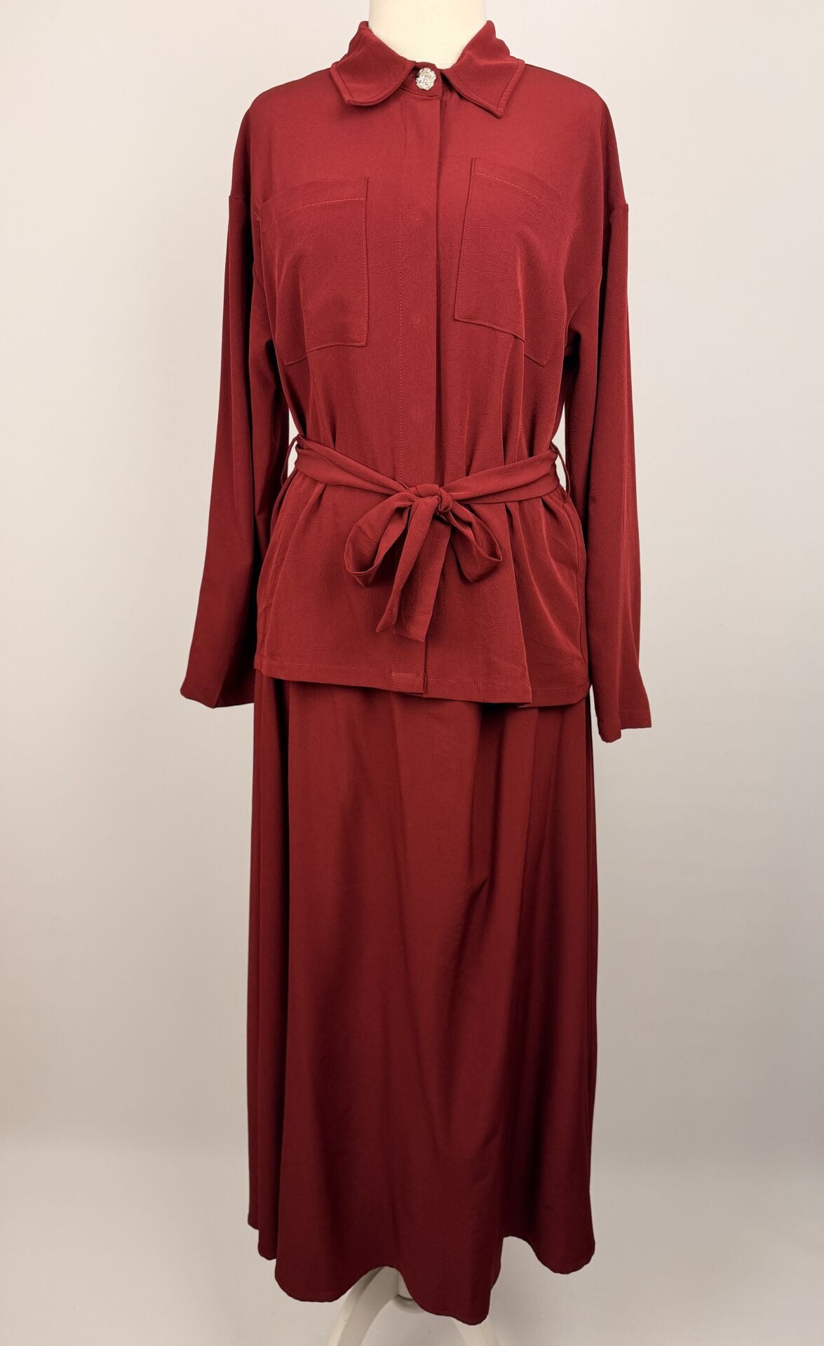 YAKASI TAŞ DÜĞMELİ ETEKLİ TAKIM BORDO 6723